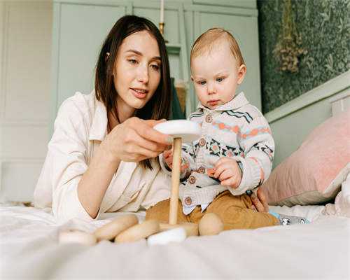 天津试管助孕：子宫内膜多厚最利于胚胎着床？代怀成功率关键解析